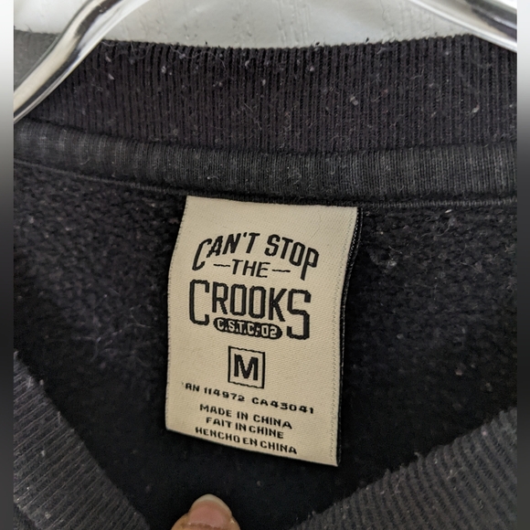 3/$30 Men's Black, red & Gold Toronto Crewneck Crook's - Picture 4 of 6